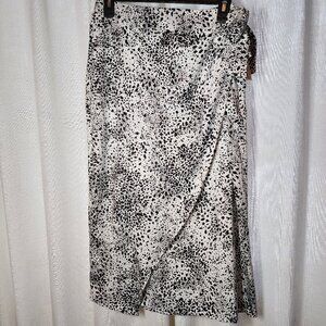 Faux wrap skirt, white silk like fabric, Nine West, Large